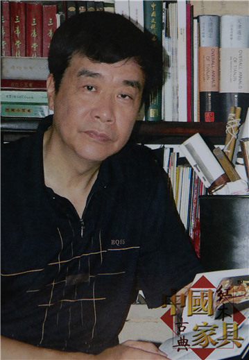 8、本文作者姜維群，民國家具研究專家、收藏家。《今晚經濟周刊》社長。