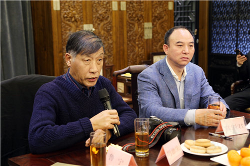 02-1胡德生作為《中國宮廷家具》專著編委會主任對該書作出學術指導